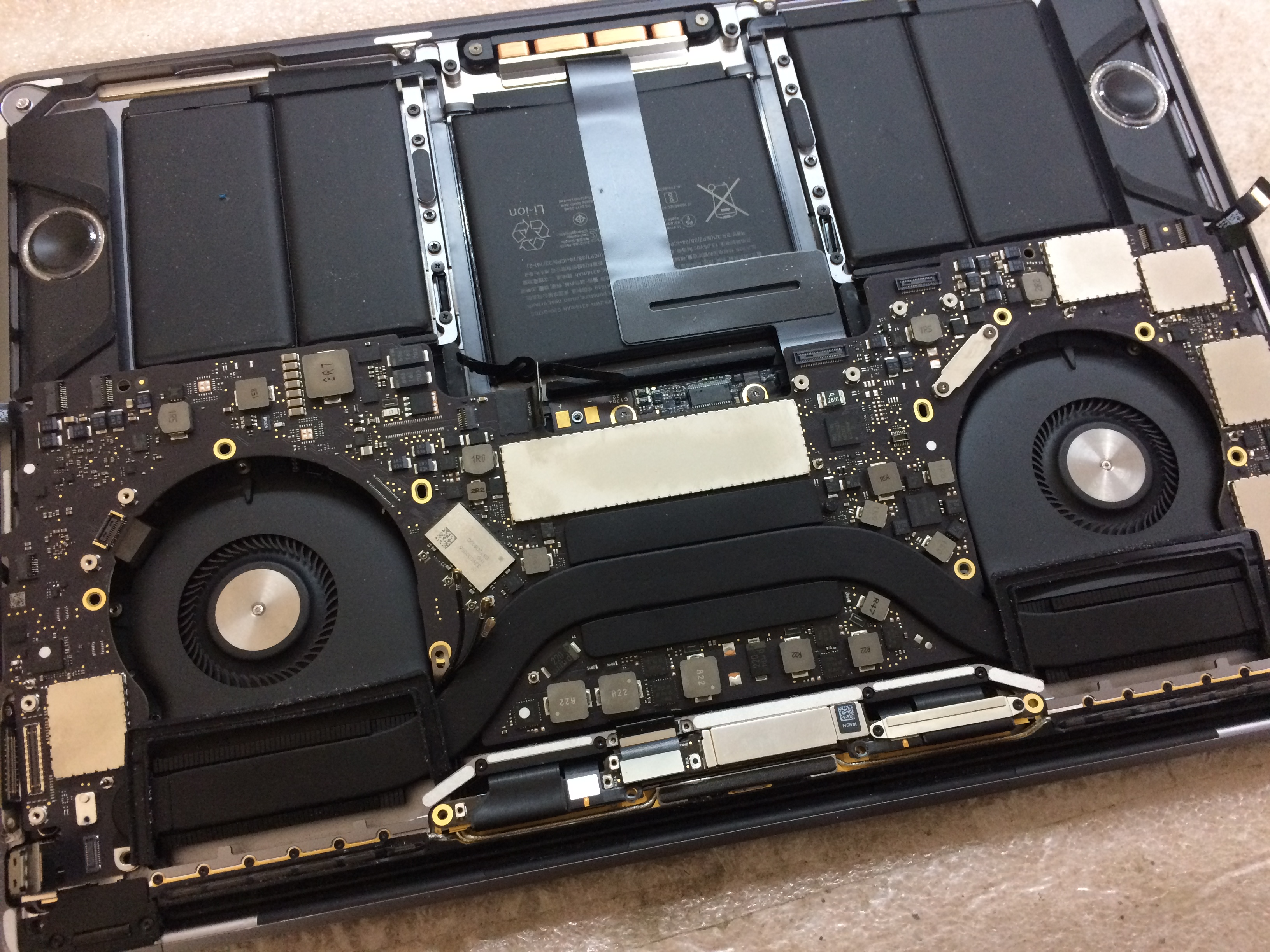 Замена Touch Bar MacBook Pro